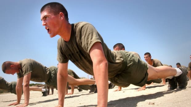 Marines_do_pushups